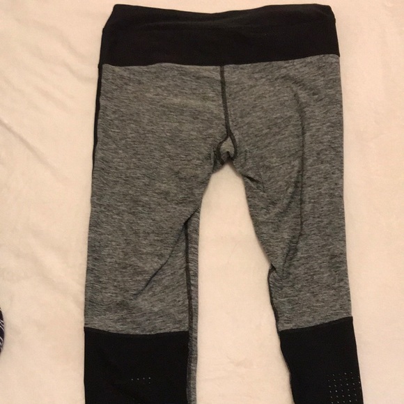 Athletic Leggings Capris - Picture 3 of 3